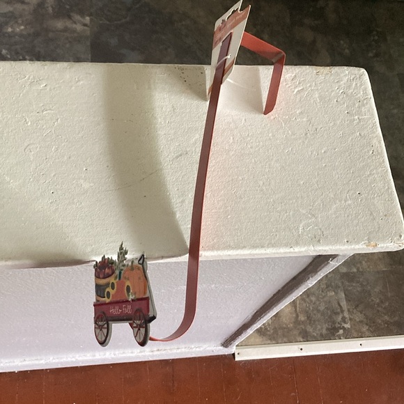 NWT- Fall Farmhouse- Metal- Hello Fall- Red Wagon & Pumpkins Wreath Hanger 🌻🍁 - Picture 8 of 16